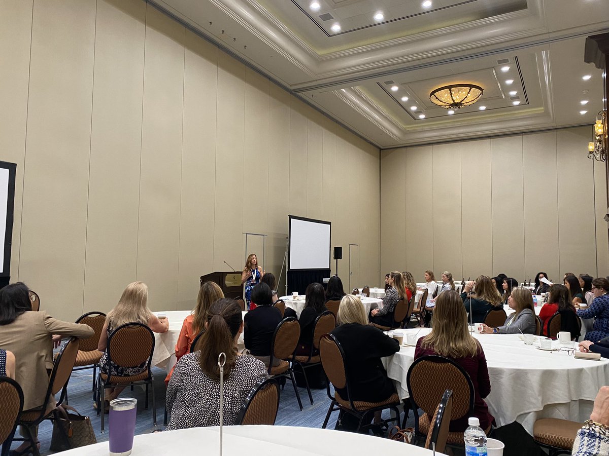 Breaking barriers and shaping the future: A powerful session kicks off to a packed room, a joint effort by @WomenInThoracic and Women of the Foregut. Together, we're stronger! 💪