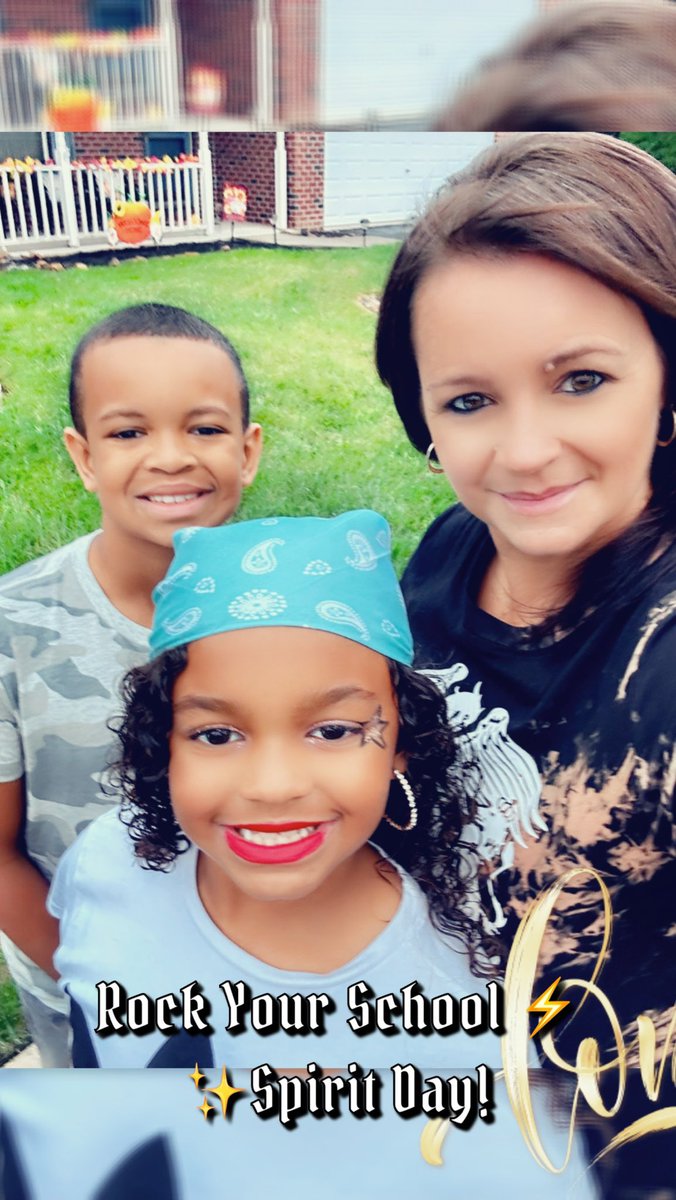 TaraFlowers22's tweet photo. ROCK YOUR SCHOOL!! πΈ
#spiritday #mylittlerockstars
#MSDpride https://t.co/lsX07yWPaT