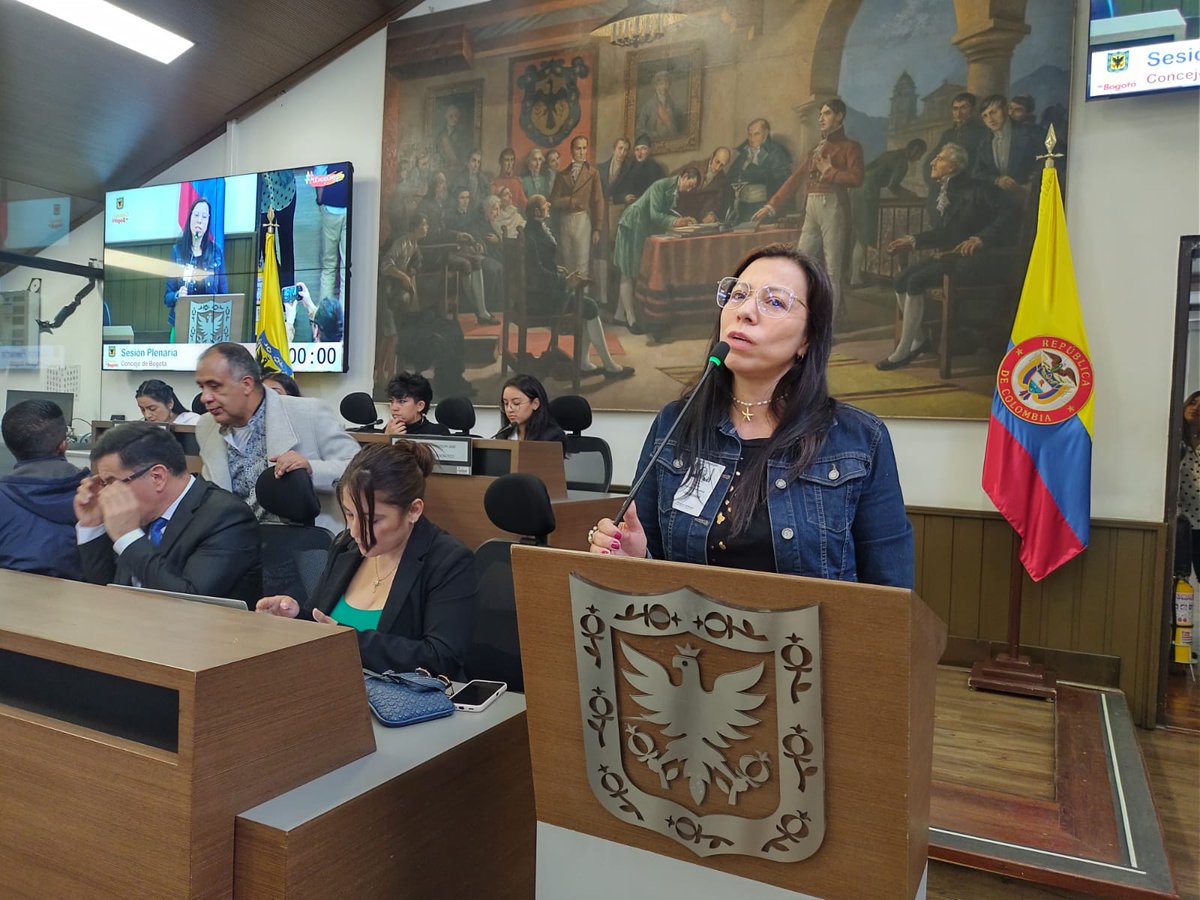 TamaraPaolAH's tweet image. Hoy la mesa distrital de cabildantes estudiantiles presenta al Concejo de Bogotá lo trabajado este año. Último proyecto presentado y aprobado: Semilleros contra el machismo. Somos #redesPaz 
@Educacionbogota @Deidamiapiensa @EdnaBonillaSeba