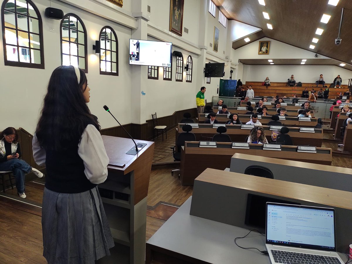 TamaraPaolAH's tweet image. Hoy la mesa distrital de cabildantes estudiantiles presenta al Concejo de Bogotá lo trabajado este año. Último proyecto presentado y aprobado: Semilleros contra el machismo. Somos #redesPaz 
@Educacionbogota @Deidamiapiensa @EdnaBonillaSeba
