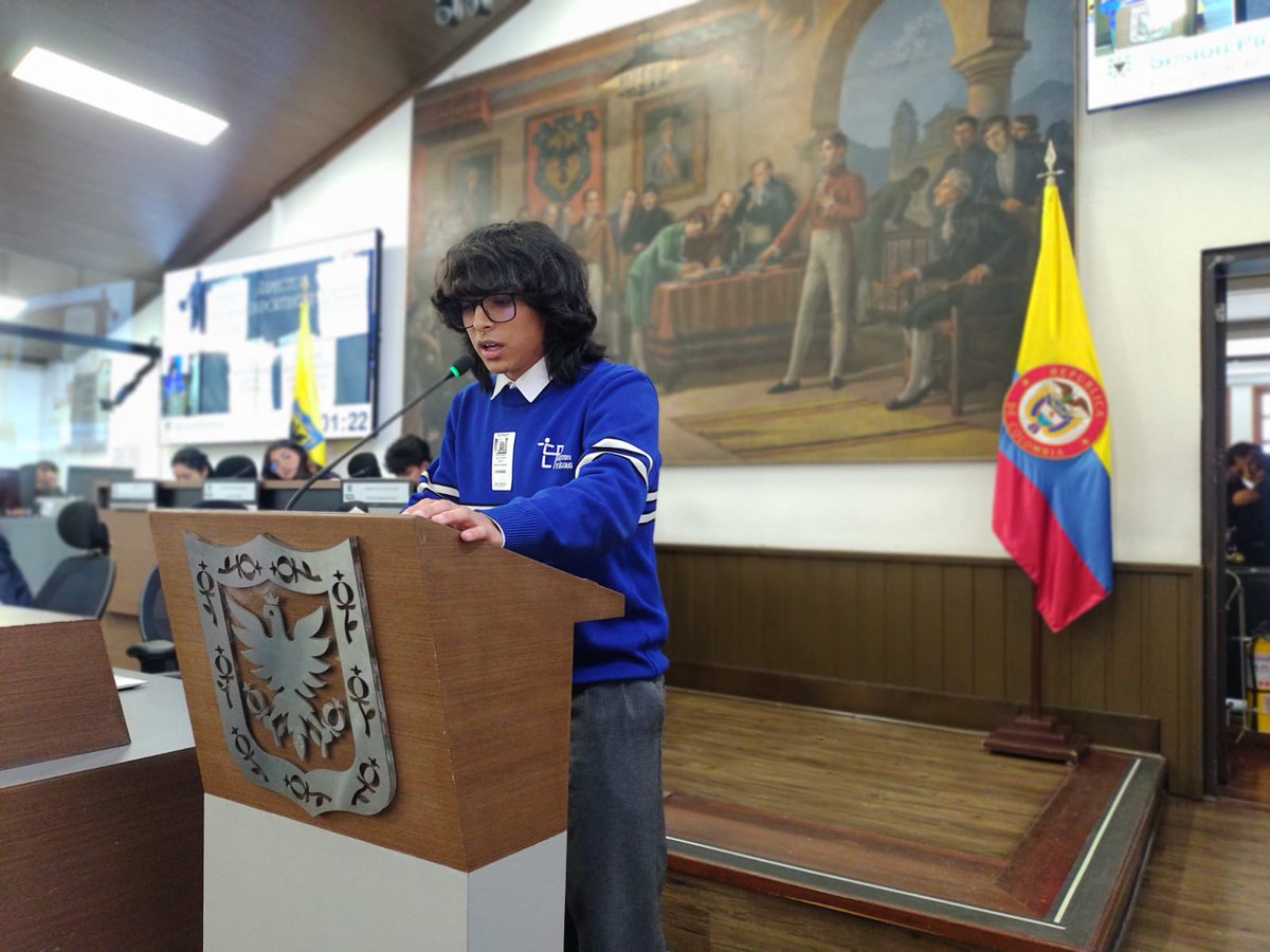 TamaraPaolAH's tweet image. Hoy la mesa distrital de cabildantes estudiantiles presenta al Concejo de Bogotá lo trabajado este año. Último proyecto presentado y aprobado: Semilleros contra el machismo. Somos #redesPaz 
@Educacionbogota @Deidamiapiensa @EdnaBonillaSeba