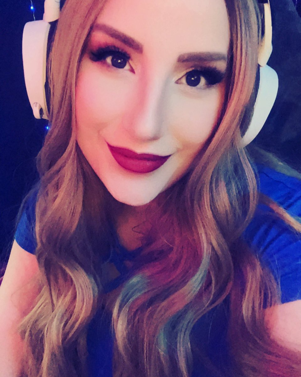 Bluezzzberry tweet media