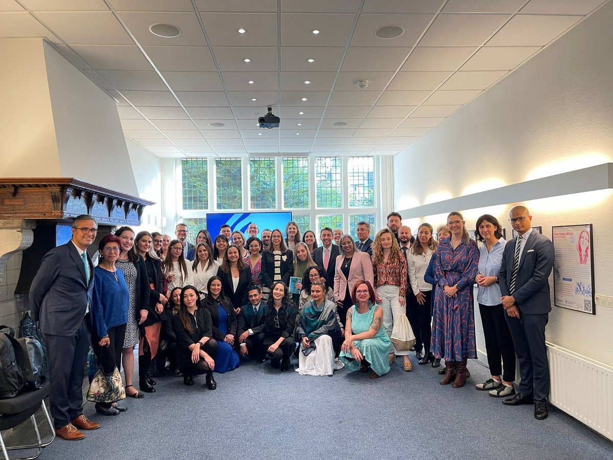 We were pleased to welcome and support the delegation of @Mineducacion and universities from 🇨🇴 attending #EAIE2023 in Rotterdam. We strive to strengthen cooperation between 🇳🇱 and 🇨🇴 in education, a key factor for change in society and a priority for our country.