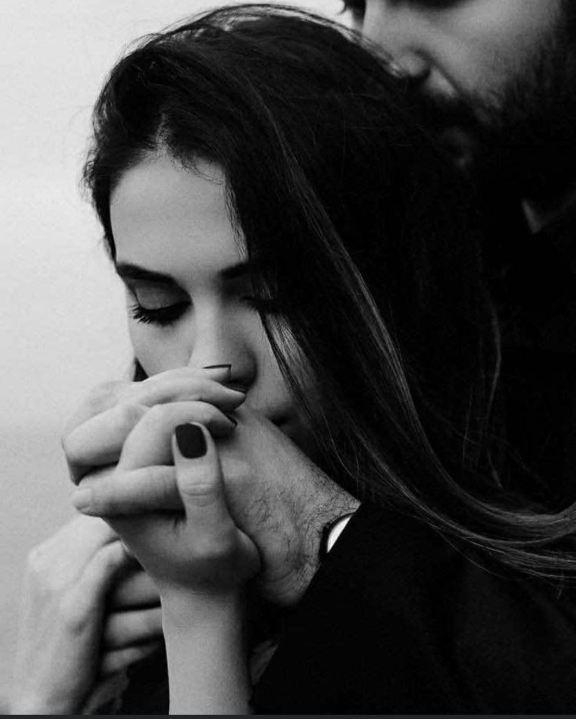 Ali_Riv_'s tweet photo. Esto va de que si tú ríes, yo rio
Enamorarse de alguien, va de escuchar,de admirar,de apoyar,de ser cómplices,de abrazar,de acariciar
Es simple va de estar. 
Enamorarse de una persona es amar lo qué lleva bajo la piel,no sólo bajo la ropa. De esto va lo de "voy a quererte bonito" https://t.co/9XrvKeCrdD