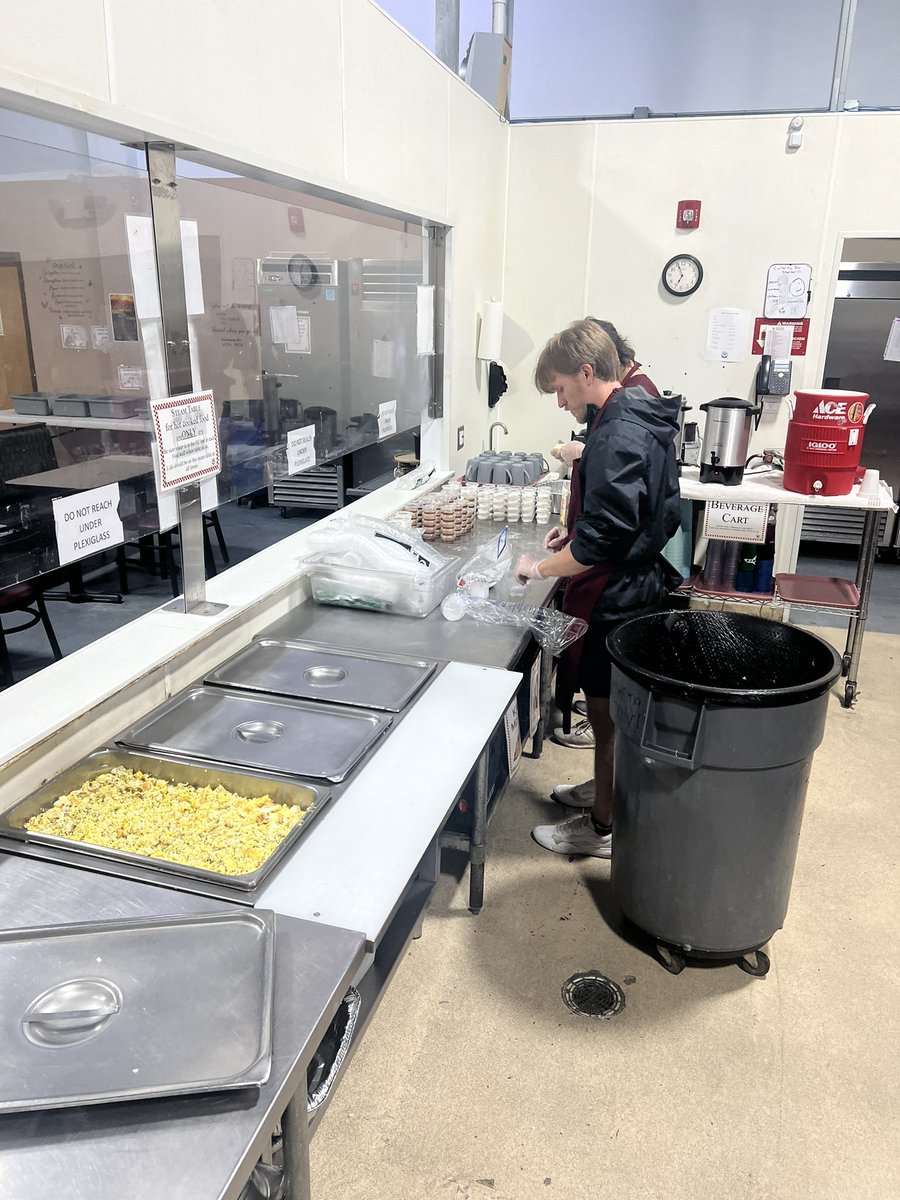 RonSiersJr's tweet photo. Group 5 @SalisburyBB kept the streak alive by serving 58 food insecure members of our community this morning at HALO. Special thanks to @su_pds Coordinator, Sara Elburn for her servant leadership. #DMTE #ServantLeadership @SalisburyU @CoachB_ABCA @MG_Polizzi https://t.co/Iu1ZEGsMqF