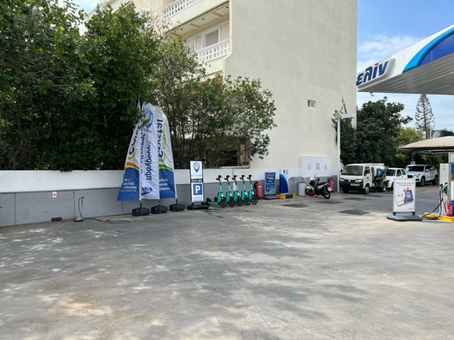 EvedimaGreece's tweet photo. Starting this week, we deployed the first @HoppGreece  scooters as part of our collaboration with Elinoil, in Voula (Athens). These e-scooters will be used by motorists waiting to have their car washed, so they can continue their daily routine! #micromobility https://t.co/OCY6CEL3zw