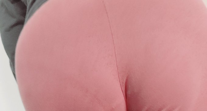 Giant 🍑 Peach booty is taking weekend public fetish requests ..  And , go !!   You can DM me and add<a href="/tag/nsfw"class="tags"><span>#nsfw</span></a>