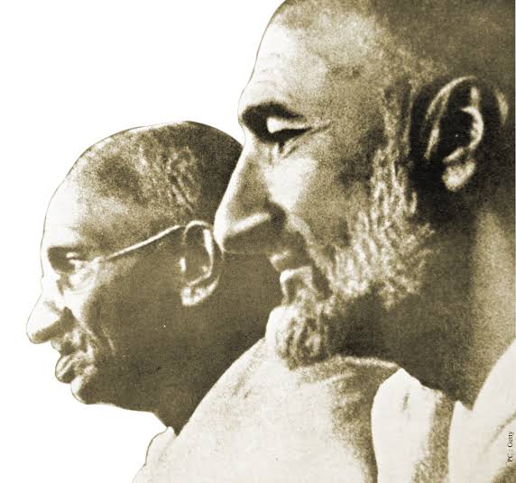 Satyam46148757's tweet photo. गोरे लोगो का मानना था की प्रथम श्रेणी मे केवल उच्च-वर्ग ही यात्रा कर सकते हैं। केवल इतना ही नहीं उन्हें वहां के कई होटलों में भी अन्दर घुसने से मना कर दिया गया।
यह रंगभेद, जातपात गांधी जी को बिल्कुल भी बर्दाश्त नहीं हुआ,
#MahatmaGandhi #Gandhi
#RememberingGandhi #Mahtma https://t.co/J7LH2scueZ