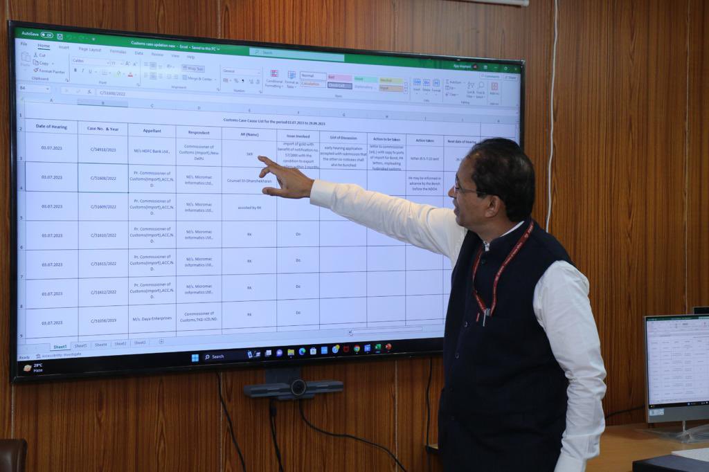 cbic_india's tweet photo. Member (Legal) Sh. Vivek Ranjan launched new e-ARC (electronic Authorised representative case management system) - an App developed by office of CC (AR) for monitoring of CESTAT cases by the Authorized Representatives of the Department. @CcarHqrs https://t.co/gTQbqzQt1q