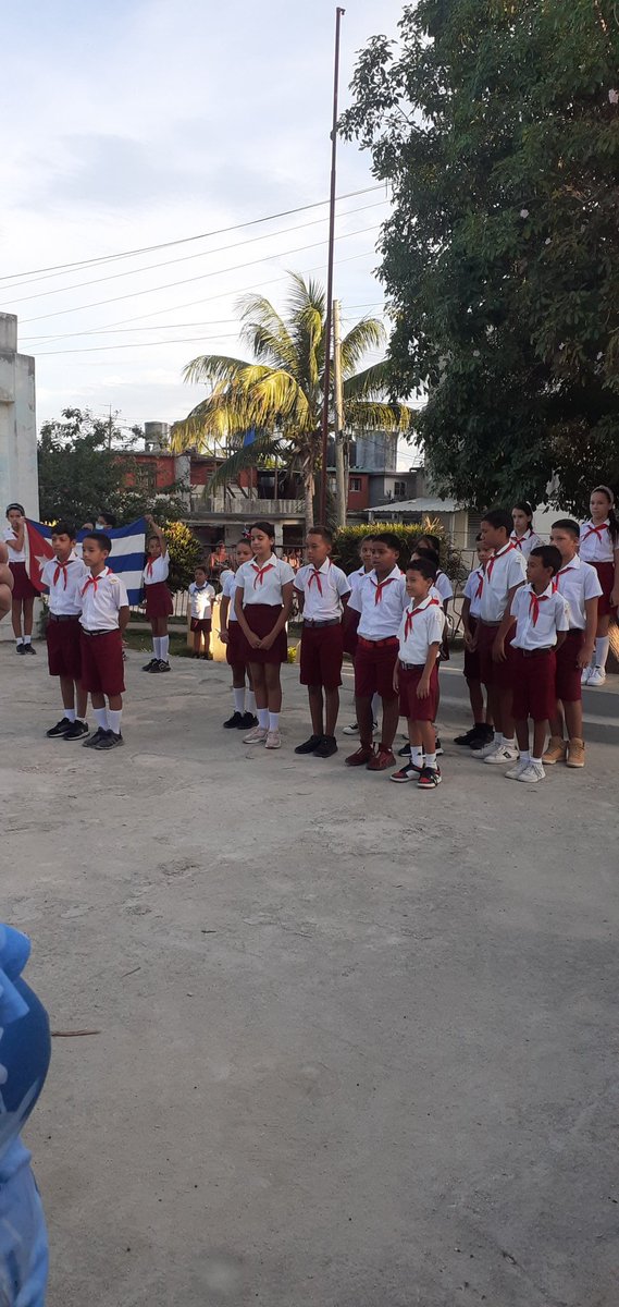 Matutino en homenaje al primer pionero mártir Francisco González Cueto por nuestros pioneritos de 6to grado.
#vamospormas2023 
#dmehabanadeleste 
#ALaEducaciónPonleCorazón 
#porlaeducación 
#MinedCuba