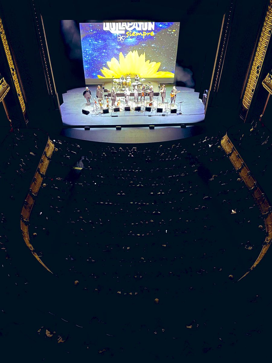 g_garrigos's tweet image. #MerciParis 🙏🏽@Quila_Oficial pour ce concert exceptionnel qui a ravivé la flamme de l’espoir allumée par #SalvadorAllende et qu’il y a 50 ans #Pinochet a voulu éteindre. En vain. #50AnosDelGolpe @Anne_Hidalgo @carine_rolland @theatrechatelet @OlivierPy_ @EmbChileFrancia