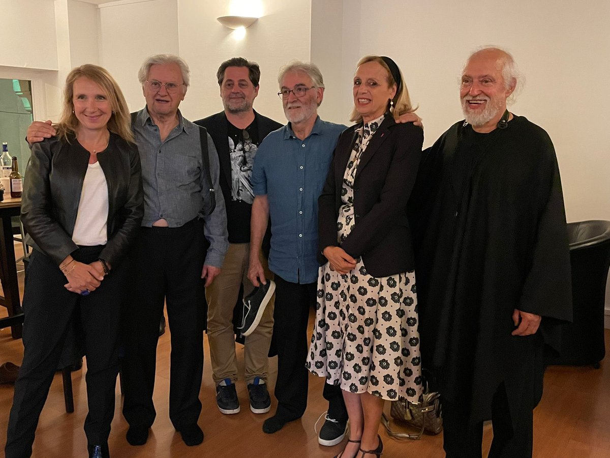 g_garrigos's tweet image. #MerciParis 🙏🏽@Quila_Oficial pour ce concert exceptionnel qui a ravivé la flamme de l’espoir allumée par #SalvadorAllende et qu’il y a 50 ans #Pinochet a voulu éteindre. En vain. #50AnosDelGolpe @Anne_Hidalgo @carine_rolland @theatrechatelet @OlivierPy_ @EmbChileFrancia