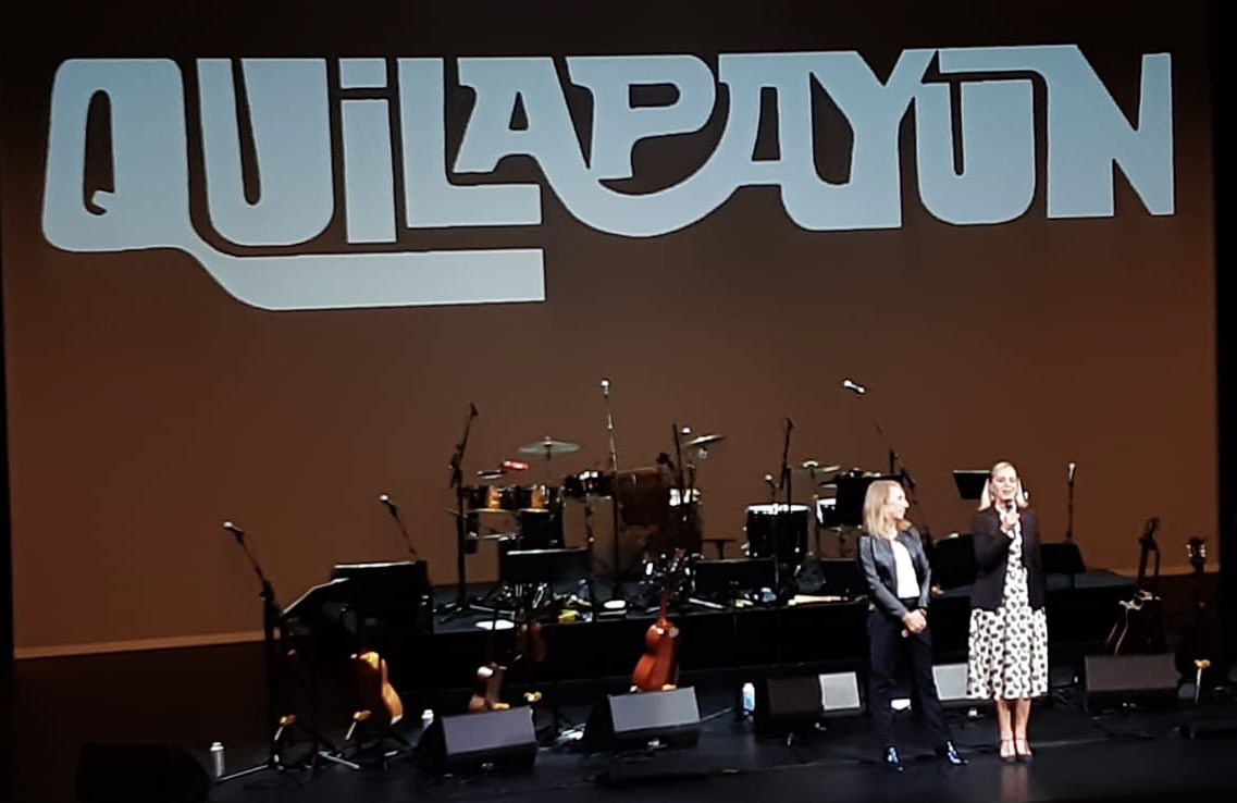 g_garrigos's tweet image. #MerciParis 🙏🏽@Quila_Oficial pour ce concert exceptionnel qui a ravivé la flamme de l’espoir allumée par #SalvadorAllende et qu’il y a 50 ans #Pinochet a voulu éteindre. En vain. #50AnosDelGolpe @Anne_Hidalgo @carine_rolland @theatrechatelet @OlivierPy_ @EmbChileFrancia