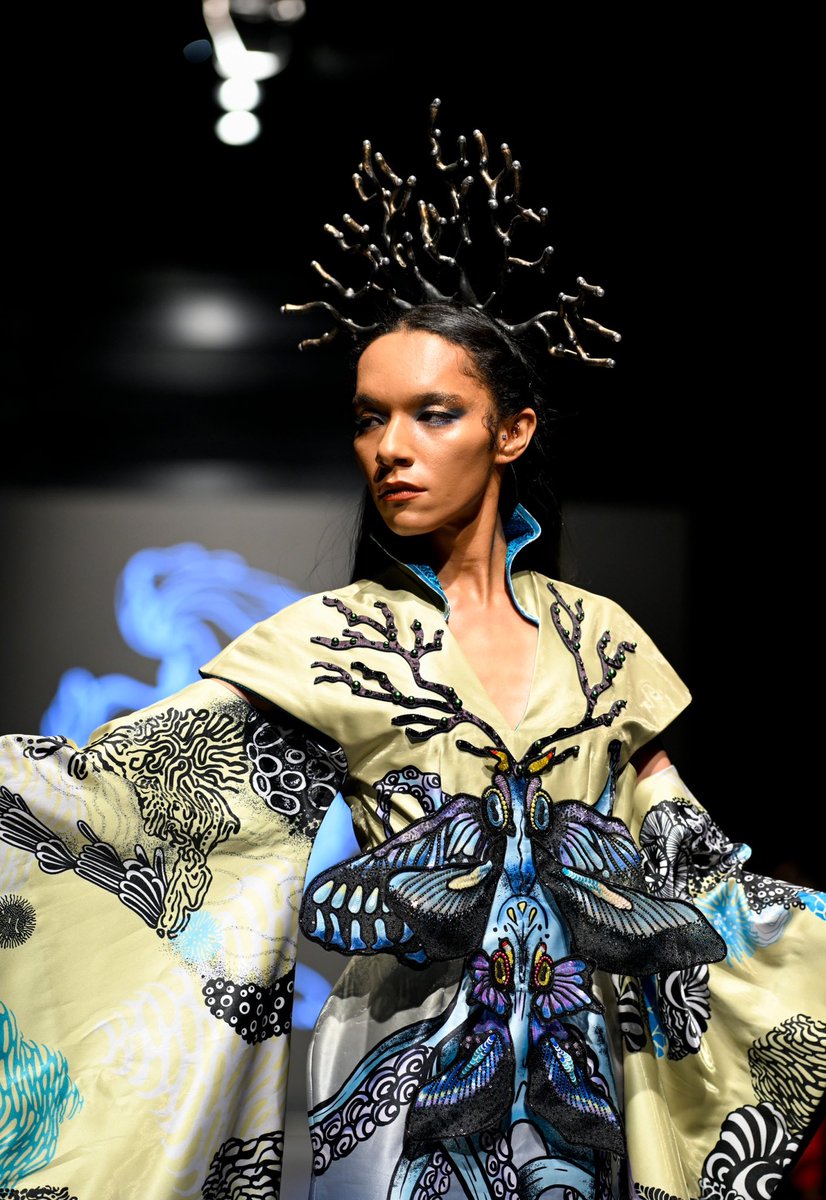 女王蜂 姫様御乱心 シール付き 女王蜂 公式 on X