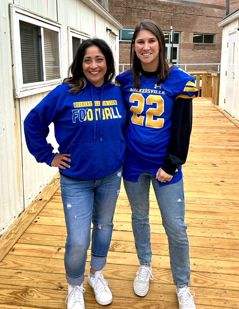 Las maestras de español repping our Lions for the homecoming game 🦁🏈

<a href="/Whsathletics22/">Walkersville Lions Athletics</a> <a href="/GoffLugo/">Loyda Lugo-Goff</a>