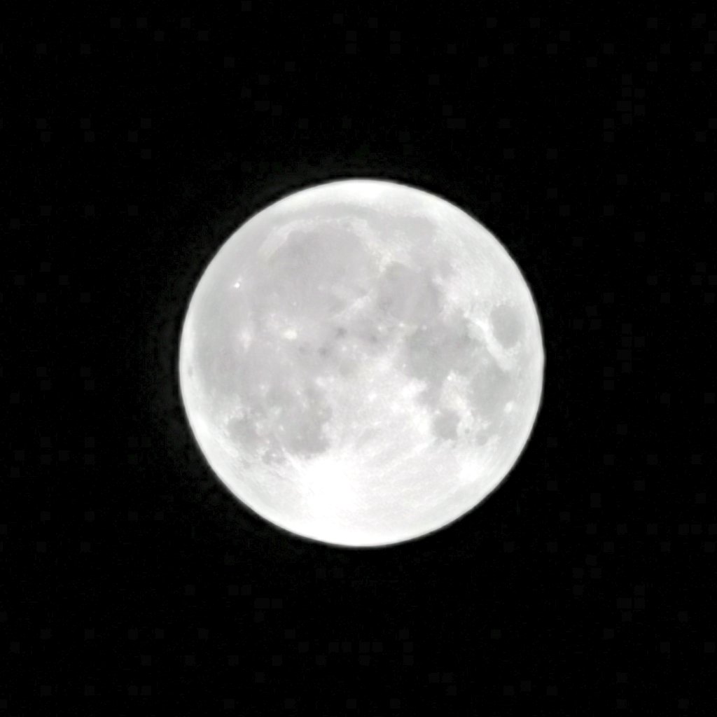 htkk4103's tweet image. 夜空が明るい ☽ﾟ･*⋆*
#中秋の名月  #HUAWEI  #p30pro #スマホ撮影