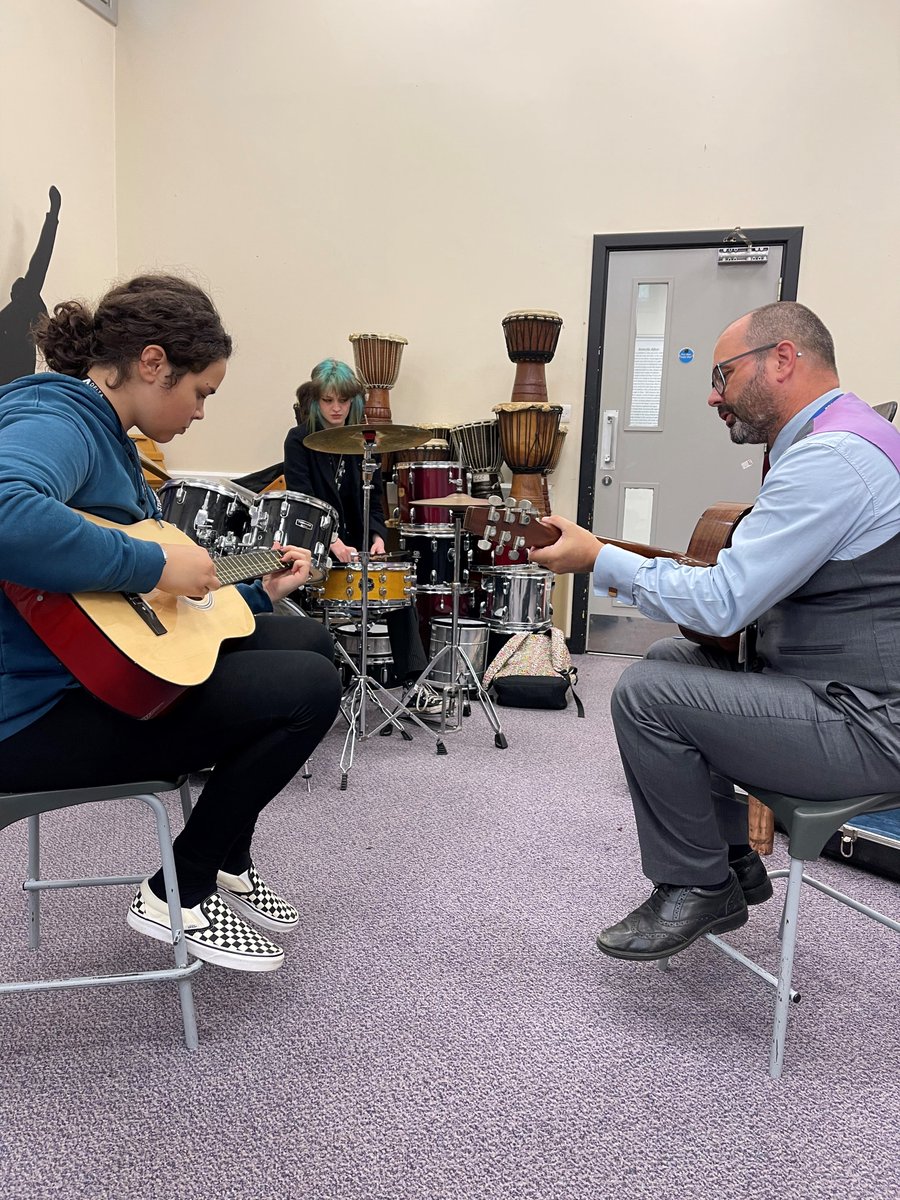GApost16's tweet image. A small snapshot of enrichment today 🎶🤸‍♂️🎲 #enrichment #mentalhealth #happyhormones