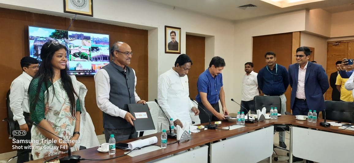 पंचायत विभिन्न जनकल्याणकारी योजनाओं की जानकारी प्राप्त कर उनका त्वरित एवं सहज लाभ सही पात्रताधारी हितग्राहियों को दिलाने की दिशा में झारखण्ड पंचायती राज विभाग तथा CSC- SPV के बीच माननीय मंत्री महोदय, ग्रामीण विकास सह पंचायती राज विभाग की उपस्थिति में समझौता ज्ञापन (MoU) किया गया