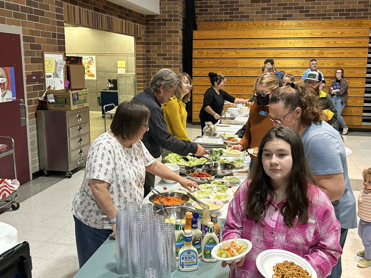 DiscoWhipple's tweet photo. Thank you to all our families for joining us for our open house community dinner last night! https://t.co/vWlIguGp9w