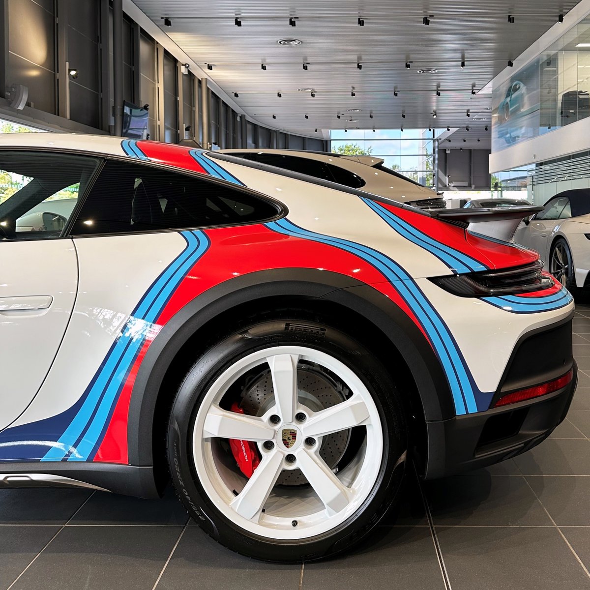 PorscheRetail's tweet image. #FastFriday with this stunning 'Rallye 1978' 911 Dakar ready for handover over at Porsche Centre Hatfield 💥