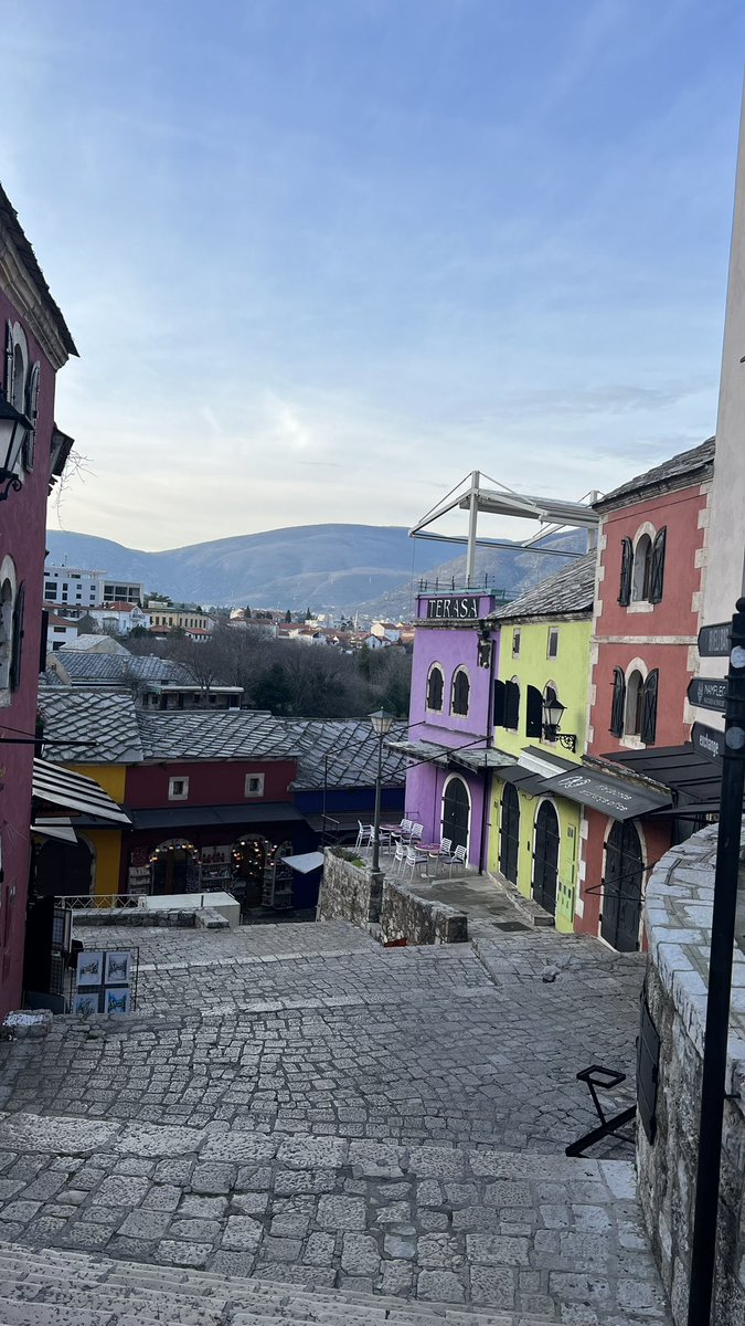 مؤلم أن تسير بجانب الحائط مبتعداً عن المشاكل ؛ فيسقط عليك الحائط "نفسه"
#فجأة