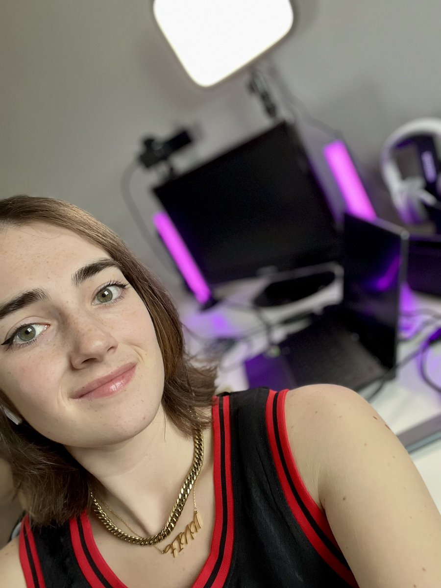 I really need some help with my cable management 🪢

instagram.com/angusquinn13?i…

 #twitchstreamer #girlstreamer #FortniteCh4S4 #twitch