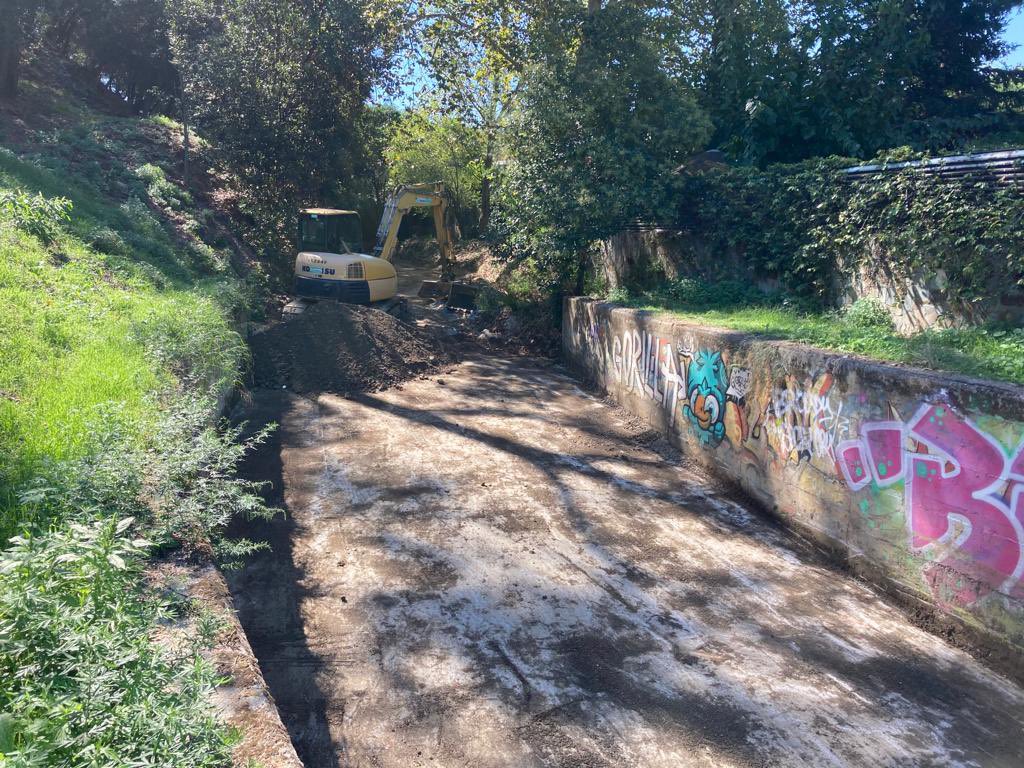 EMD de Valldoreix (@emdvalldoreix) on Twitter photo El col·lector d’aigües de la riera de Saladrigues, ubicat al carrer Rusc, ha quedat net després de l’actuació d’aquest matí per retirar els sediments i restes vegetals acumulats, que poden dificultar el trànsit de l’aigua, al seu pas per #Valldoreix El col·lector d’aigües de la riera de Saladrigues, ubicat al carrer Rusc, ha quedat net després de l’actuació d’aquest matí per retirar els sediments i restes vegetals acumulats, que poden dificultar el trànsit de l’aigua, al seu pas per #Valldoreix