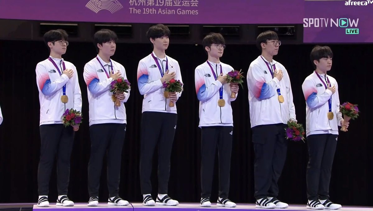 BNKFEARXLoL's tweet photo. @kespa 대한민국 국가대표 팀 WARRIORS의 금메달을 축하합니다!🥇 https://t.co/7FveK2x7jf