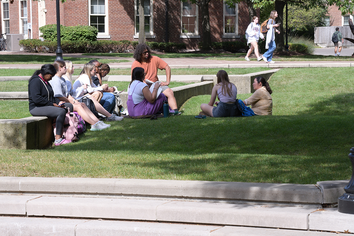daymag's tweet photo. Outdoor classes all week? We could get used to this. βοΈπβπ Happy Friday, Flyers! #FlyerEye πΈ: Larry Burgess https://t.co/0Hn7qiSlGj