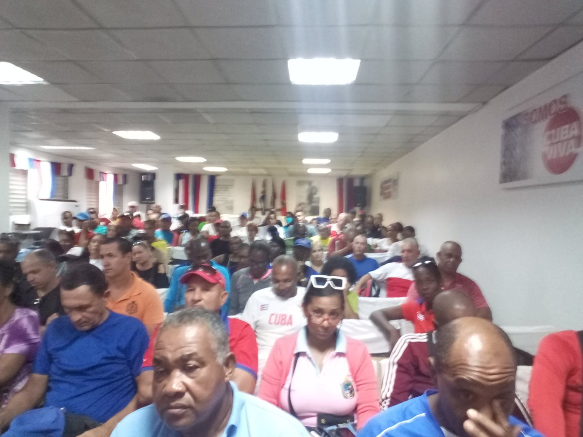 AlmanzaCuba's tweet photo. Excelente encuentro de los trabajadores del deporte con la  dirección del territorio encanezado por el 1er secretario del Comité Municipal del Partido en la #IslaDeLaJuventud mucho compromiso y tareas para cumplir en el contexto de nuestro municipio. El deporte #PorUn26EnEl24 https://t.co/G4ckZkyZ1k