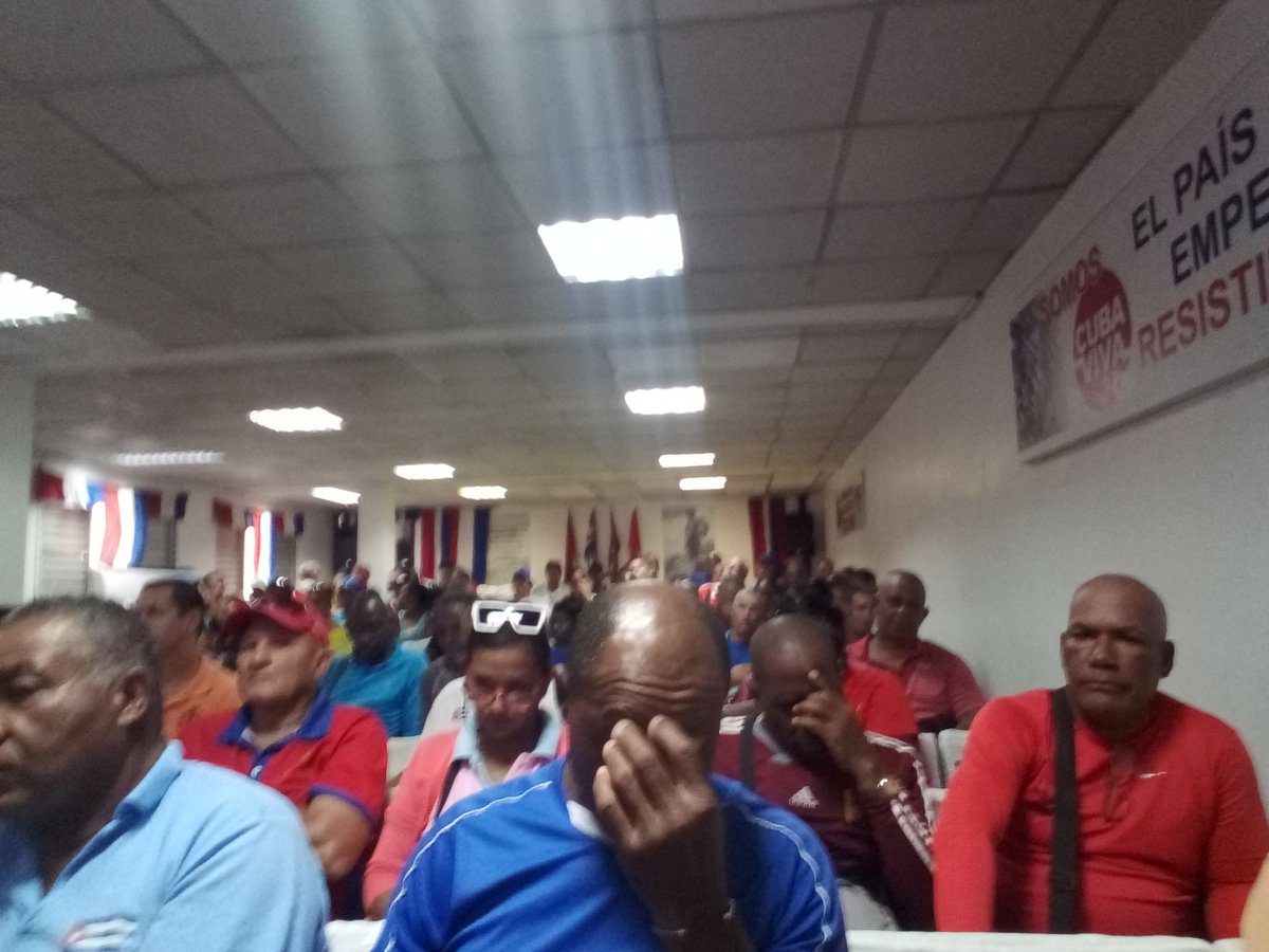 Excelente encuentro de los trabajadores del deporte con la  dirección del territorio encanezado por el 1er secretario del Comité Municipal del Partido en la #IslaDeLaJuventud mucho compromiso y tareas para cumplir en el contexto de nuestro municipio. El deporte #PorUn26EnEl24