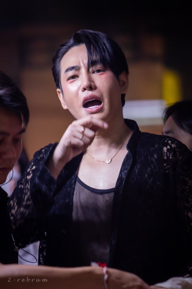 _zrebrum_'s tweet photo. เมื่อเจอหน้าลูกตอนเสร็จงาน ละลูกทักว่า ทำไมเพิ่งมา 🤣🤣🤣🤣 ดูทำหน้าเข้า 5555 
. 
#RHs
#PalitbyZ 
#TheMemoryOfColourSoul 
#เป๊กผลิตโชค #peckpalit 
#peckpalitchoke #palitgallery https://t.co/3NsPbLfSJ6