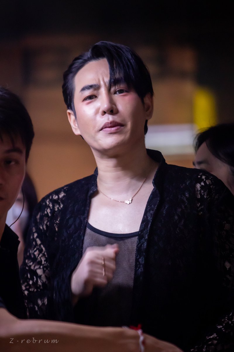 _zrebrum_'s tweet photo. เมื่อเจอหน้าลูกตอนเสร็จงาน ละลูกทักว่า ทำไมเพิ่งมา 🤣🤣🤣🤣 ดูทำหน้าเข้า 5555 
. 
#RHs
#PalitbyZ 
#TheMemoryOfColourSoul 
#เป๊กผลิตโชค #peckpalit 
#peckpalitchoke #palitgallery https://t.co/3NsPbLfSJ6