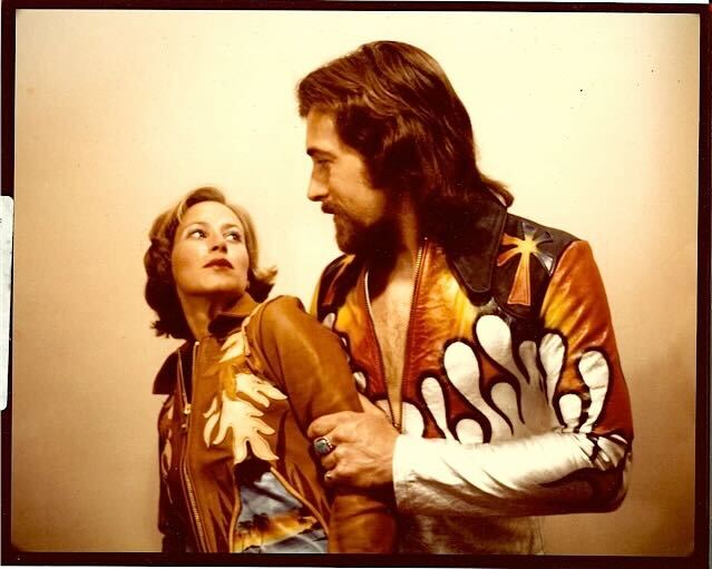 In the late 1960s, leather brand East West Musical Instruments Co. appeared out of the blue at the height of the hippie era, which started in San Francisco and attracted renowned musicians in the blink of an eye.

Founder Norman Stubbs was born on the naturally abundant island of