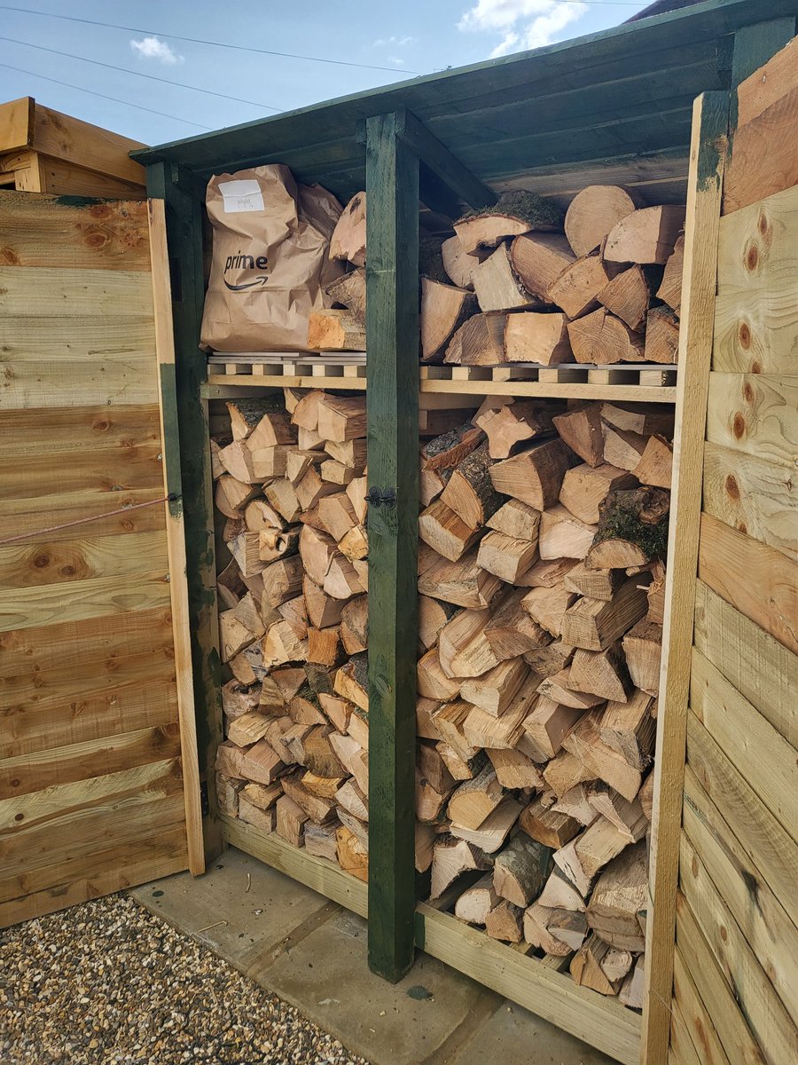 GossGeekGirl's tweet image. That's the wood shed sorted #ReadyForWinter