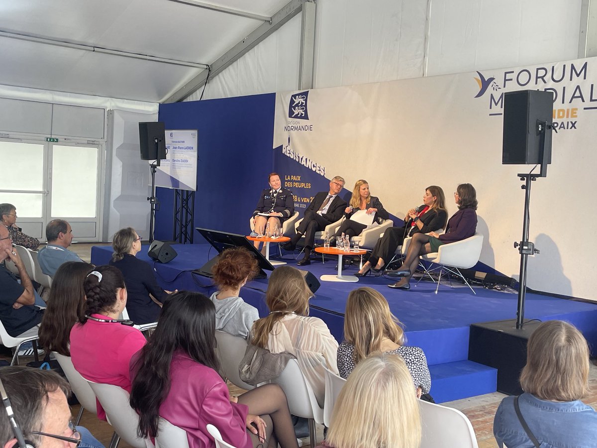 #Normandiepourlapaix Comment rendre les casques bleus plus efficaces en cas de conflit avec des actions innovantes? Une des nombreuses conférences au forum mondial à #Caen (Calvados). #Normandie #ONU