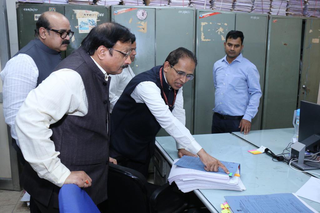 cbic_india's tweet photo. Digitisation Project at Customs Excise &amp; Service Tax Appellate Tribunal under #SpecialCampaign3.0!

Member Legal Sh. Vivek Ranjan inspected Bench Rooms to ascertain the status of scanning of Files.

Documents 👉 10 lakh
Files to be weeded out 👉5000
Area to be freed👉 2000 sq ft https://t.co/CrkhOaJocg