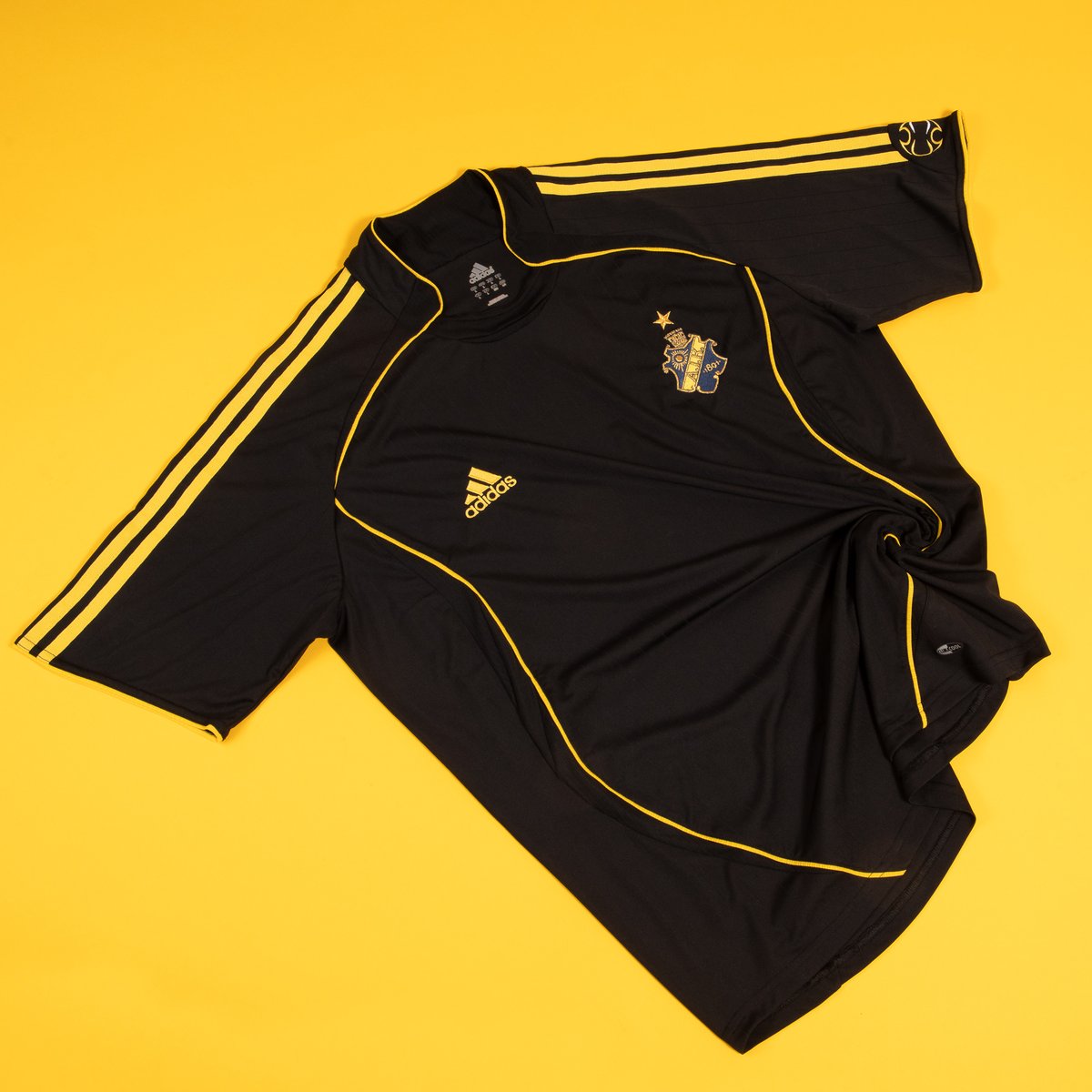 Classic Football Shirts tweet media