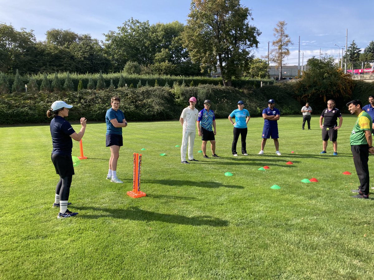 Esther de Lange tweet media