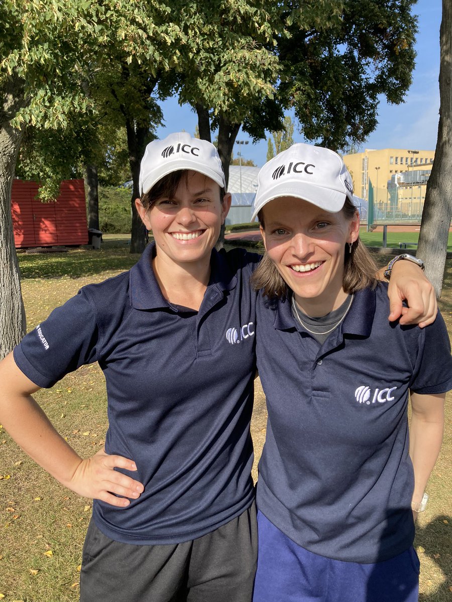 Esther de Lange tweet media