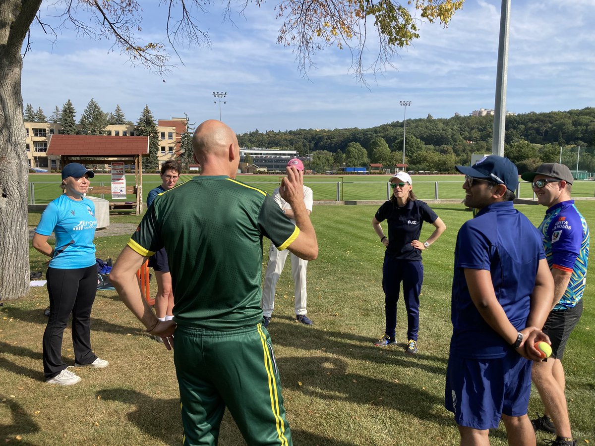 Esther de Lange tweet media