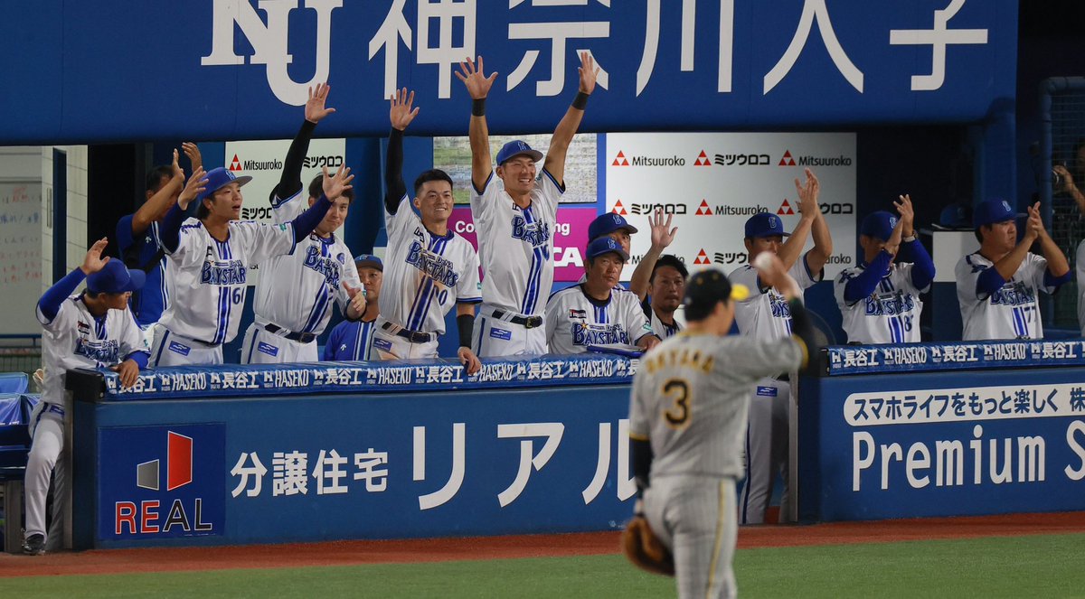sanspo_baystars's tweet photo. 横浜DeNAベイスターズ

2年連続CS出場決定！！！！

#baystars 
#横浜頂戦 
#サンスポ(撮影・渡辺大樹) https://t.co/GB0ymcuJg8