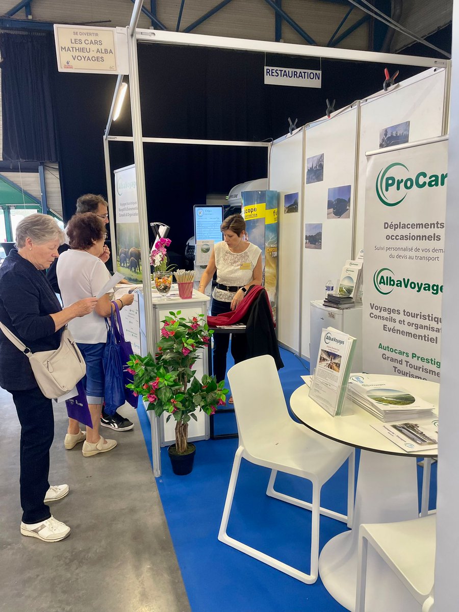 ProCarsProvins's tweet photo. Natacha et Isabelle au Salon des Seniors à @auxerrexpo pour vous présenter notre brochure 2024 et discuter de vos envies de voyage ! 

#voyage #Tourisme #autocar #transport https://t.co/9N807Yn84G