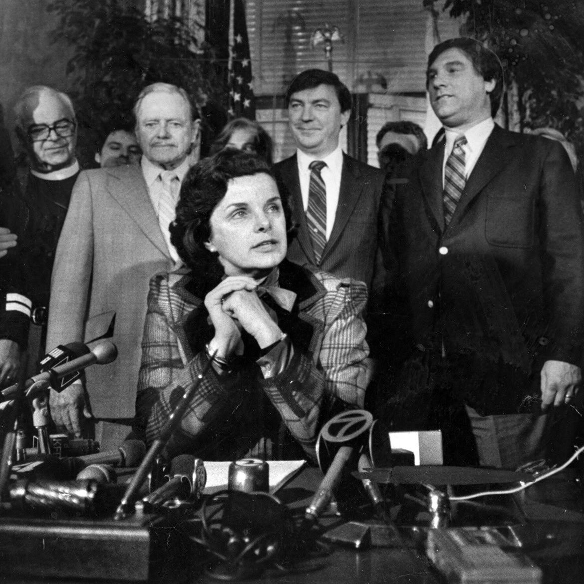 Victorshi2020's tweet photo. What a photo. What a woman. What a legacy. RIP Dianne Feinstein. https://t.co/03jCZD2Zmh