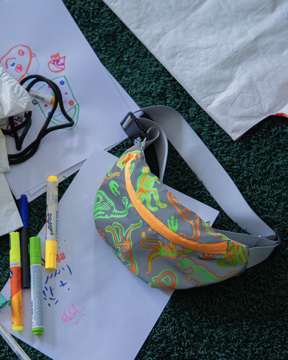 Fridays are for arts &amp; crafts with our new space collection 👽🚀🛰️🎨

#LOQI #sustainablefashion #recycledfashion♻️ #bumbag #DIY #spacebag ##instaart #artoftheday