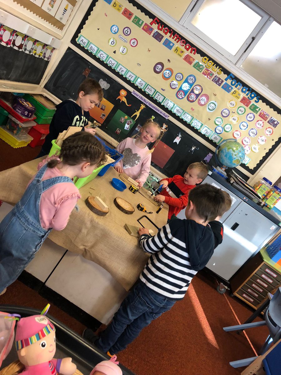 GM1 children leading the learning in a play based environment. Clann a’ stiùireadh an cuid ionnsachaidh tro chluiche. #CNESlearning #learningthroughplay  #playpedagogy #article29