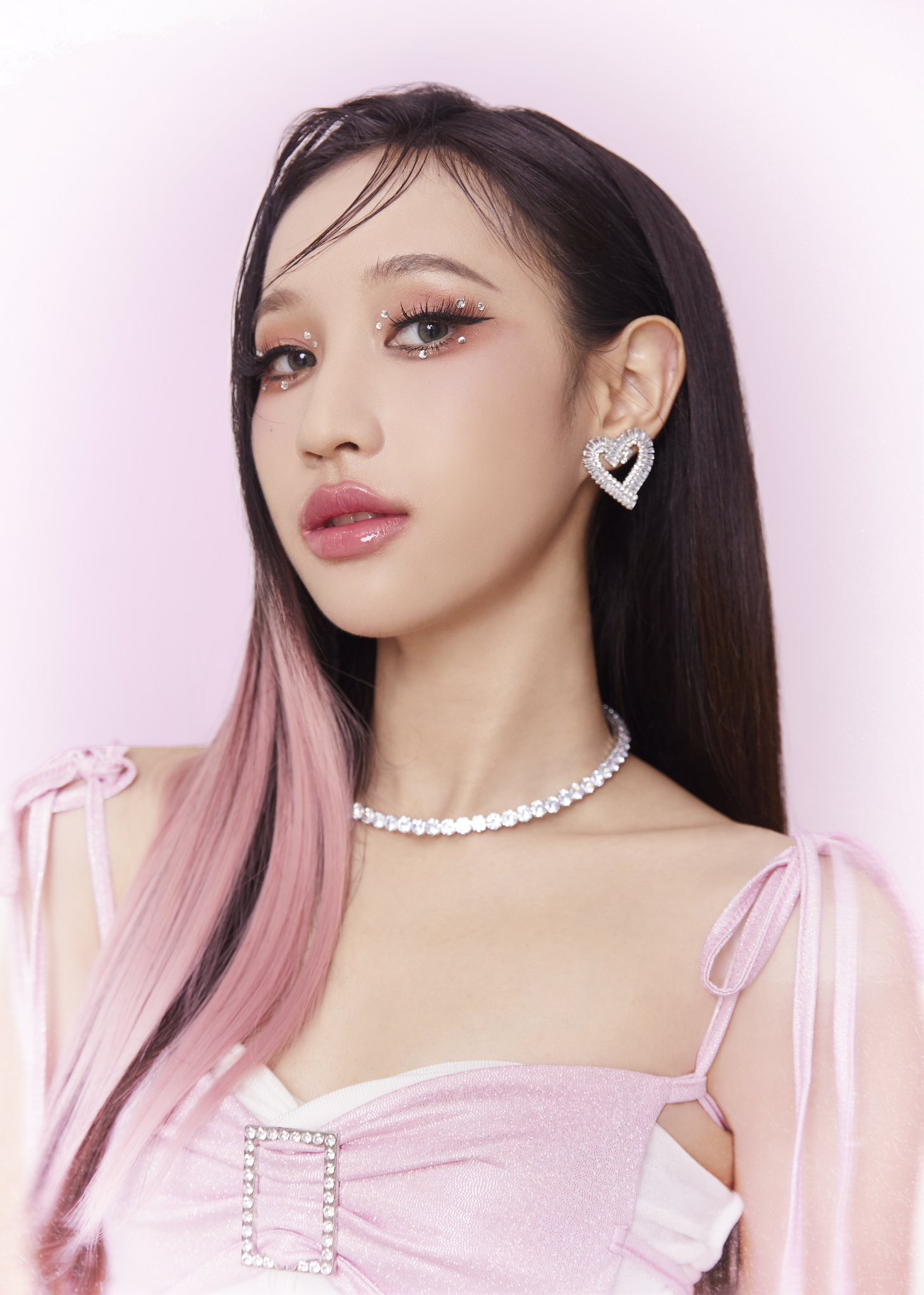 F7MfQm6aAAAOpt4?format=jpg&name=large