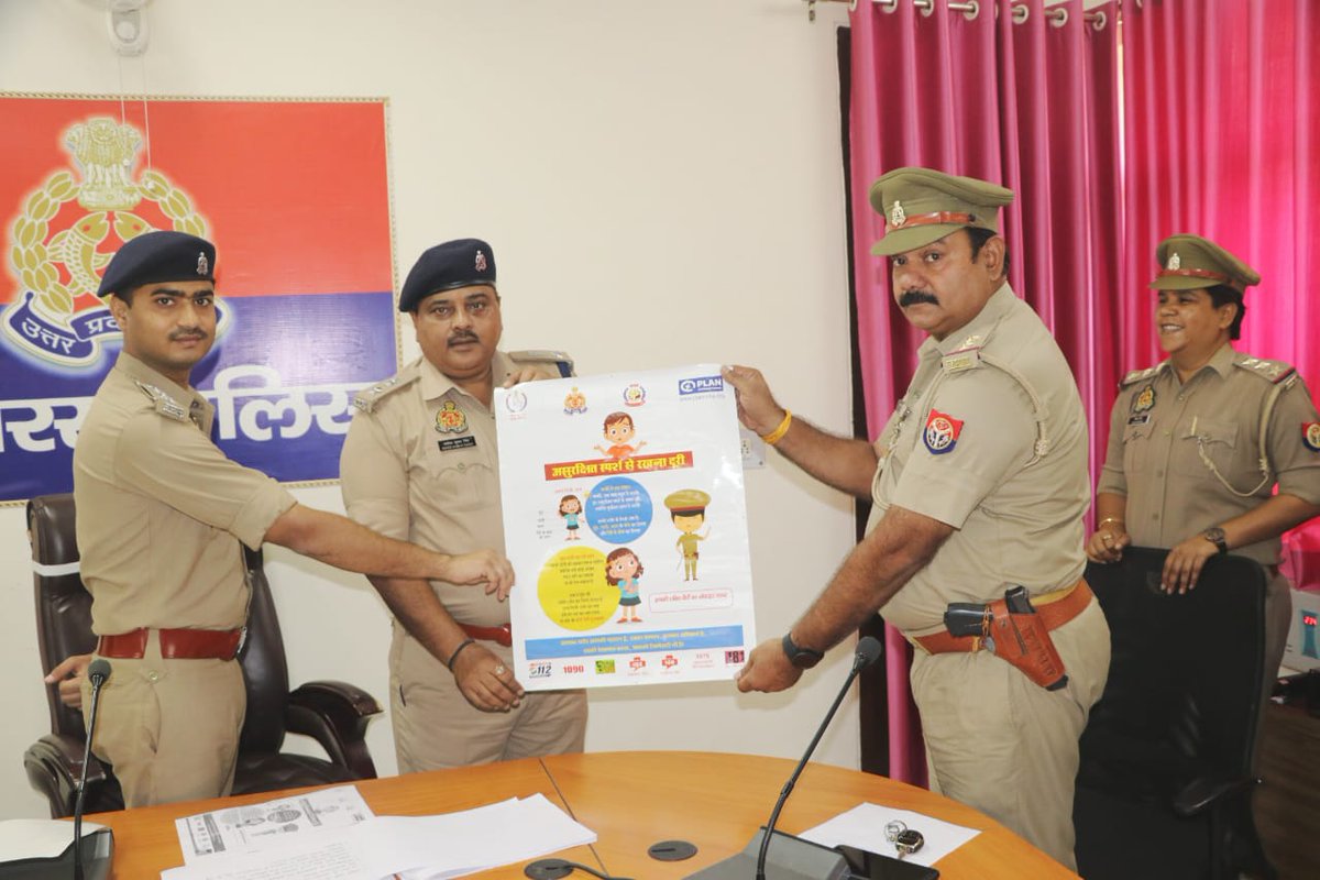 hathraspolice's tweet photo. #sphathras के निर्देशन मे अपर पुलिस अधीक्षक हाथरस द्वारा पुलिस कार्यालय स्थित सभागार कक्ष मे शक्तिदीदी अभियान के तहत सेमिनार मे जनपद के समस्त थानो के एंटीरोमियो प्रभारी,महिलाबीट आरक्षियो को मिशनशक्ति के सम्बन्ध मे जनपद की महिलाओ/बालिकाओ को जागरूक करने हेतु आवश्यक दिशानिर्देश दिये https://t.co/rVJTZT87ut