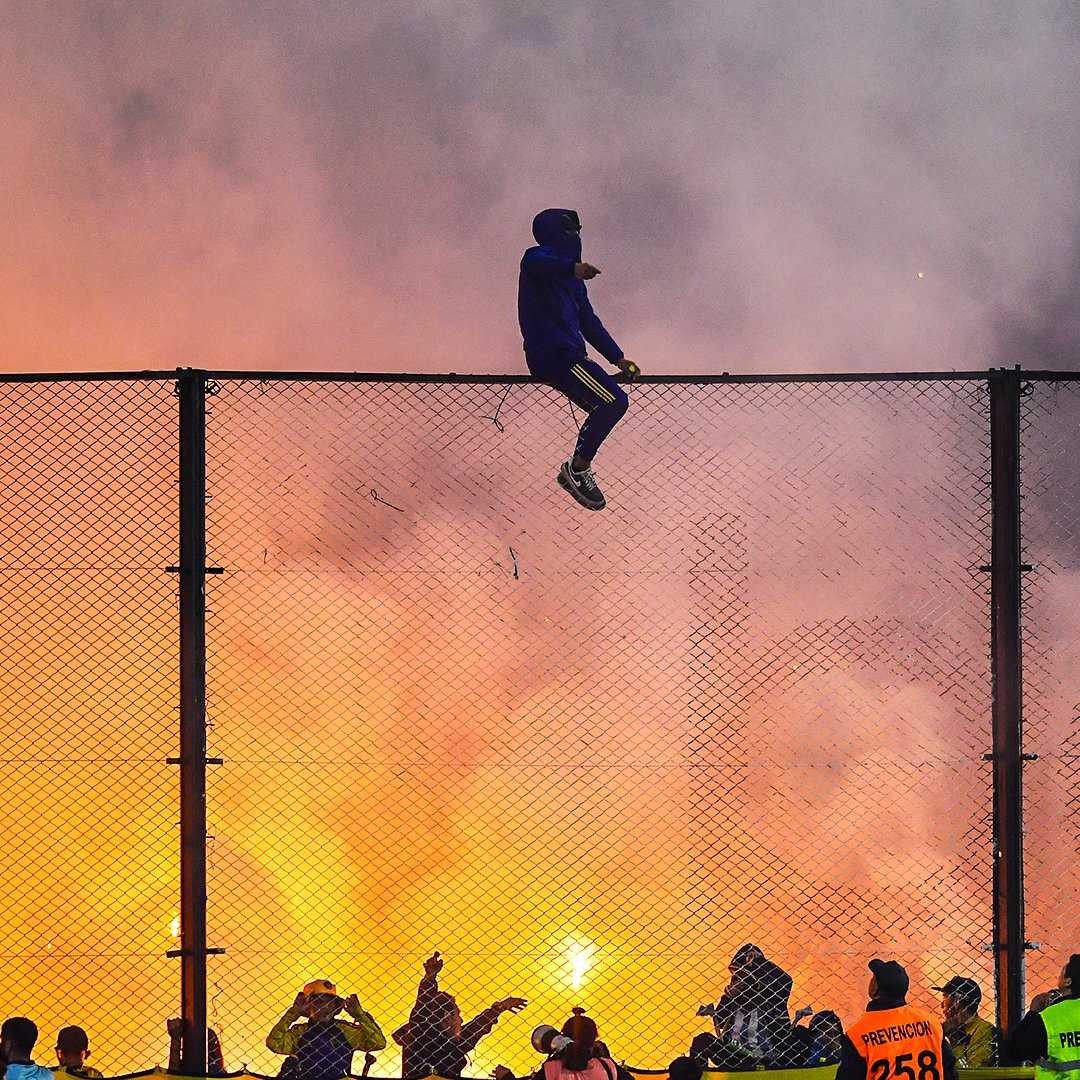 brfootball's tweet photo. Unreal atmosphere at Boca vs. Palmeiras 📸 https://t.co/8UhNEZr747