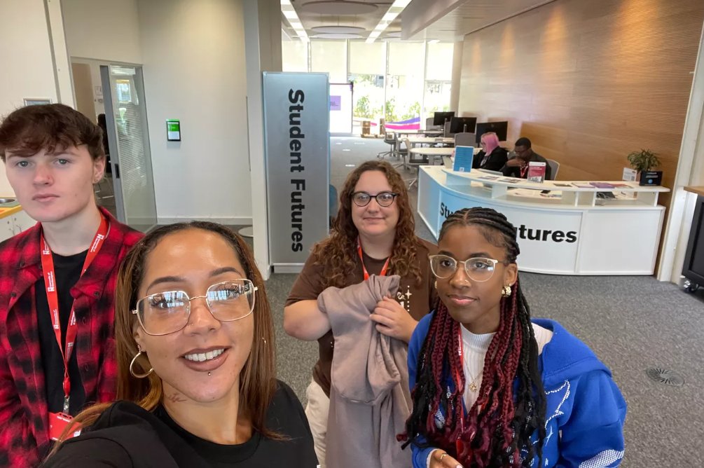 Our new Integrated Foundation Year students exploring the campus and meeting each other, in the annual 'Selfie Challenge'. @UniNorthants @UniNhantsNews @foundationyear1 @northampton_su @FASTresearchUON